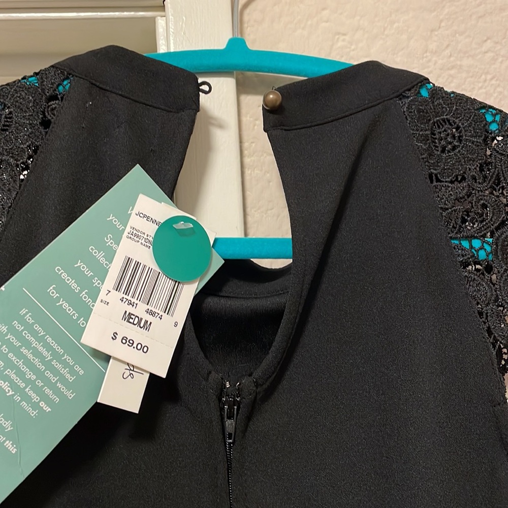 Little black Speechless dress with shoulder details - Picture 5 of 6